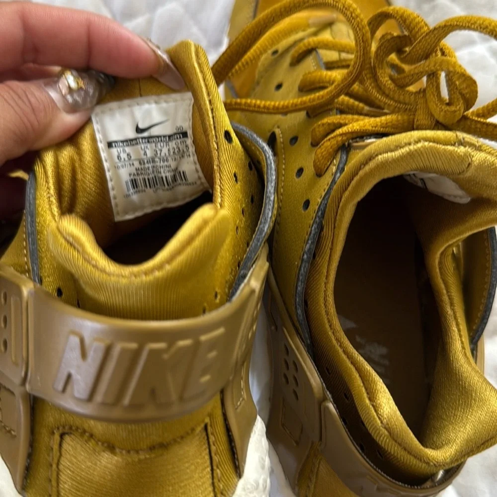 Nike Bronzine Huarache Sneakers - Picture 5 of 9